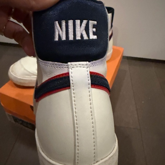 Nike Blazer Mid '77 Vintage in Red & Navy - Picture 4 of 16